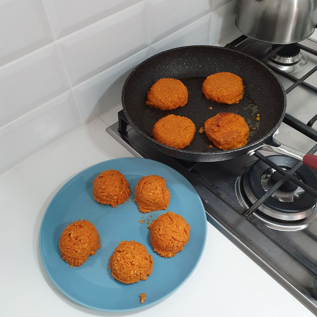 Hamburguesas de garbanzos y pimientos del piquillo  Paso 6