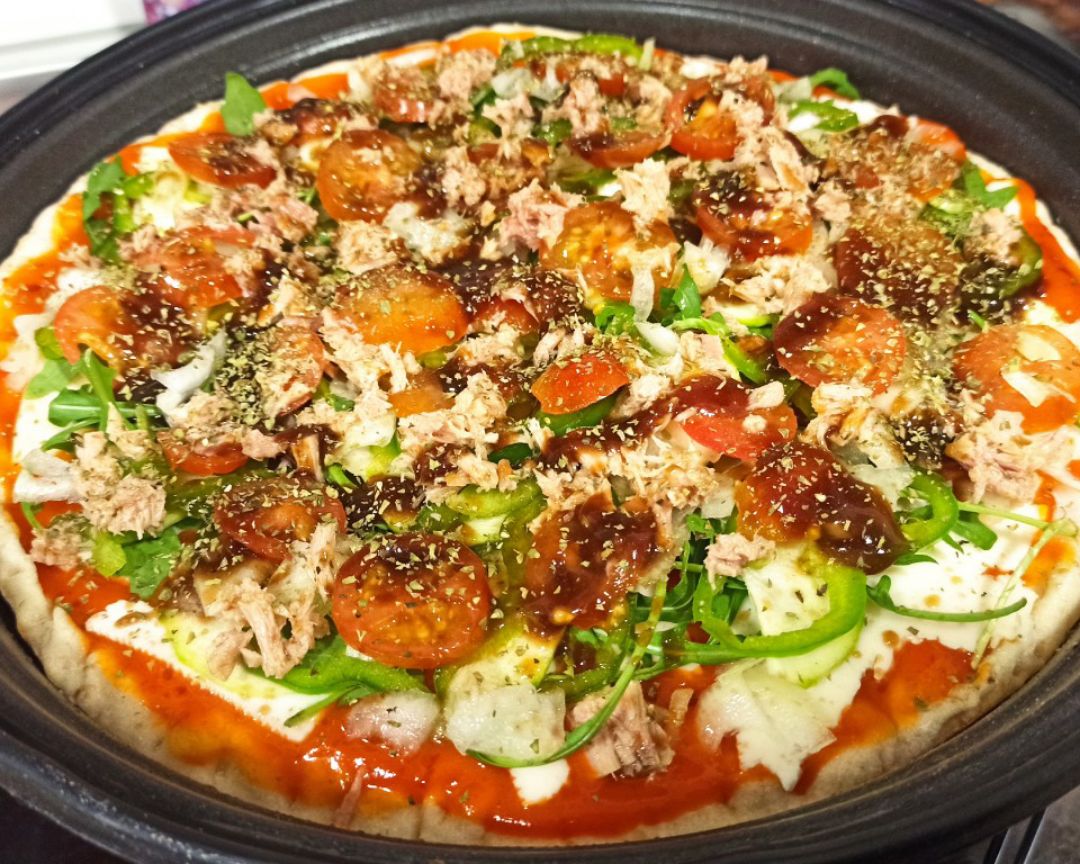 Pizza de atún y verduras