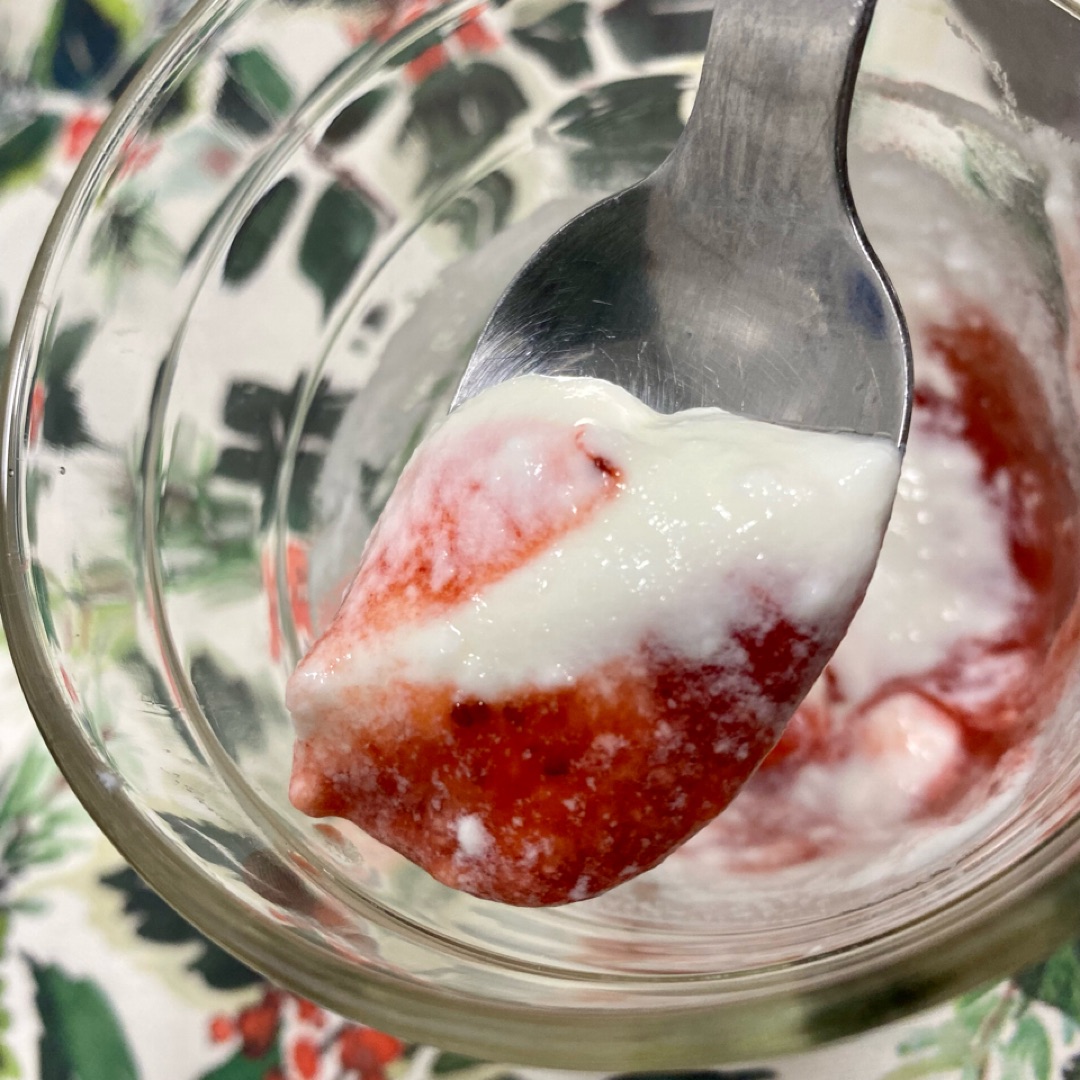 Yogur natural con mermelada de fresa 🍓 Step 0