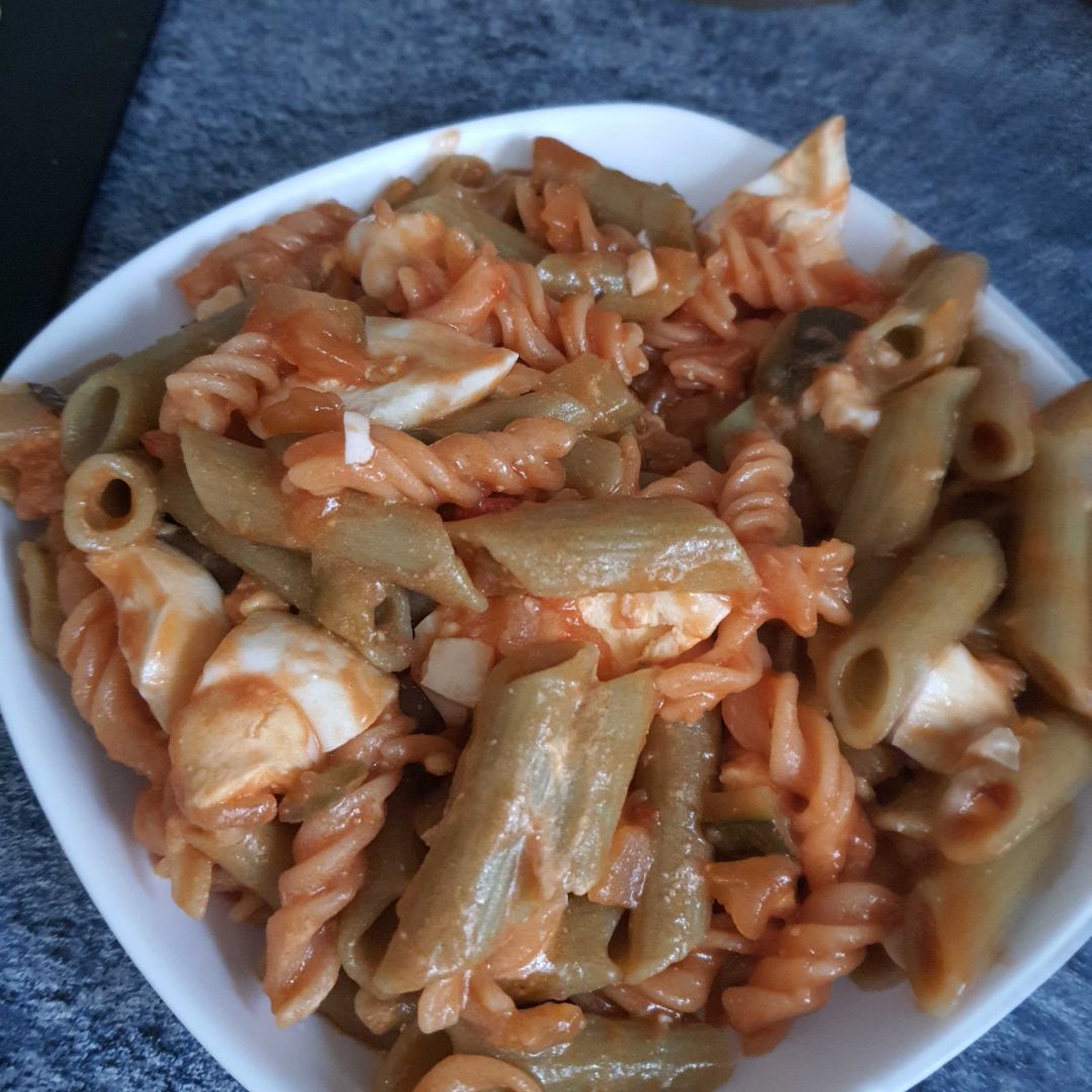 Pasta legumbres con pisto y huevo Pasta legumbres con pisto y huevo