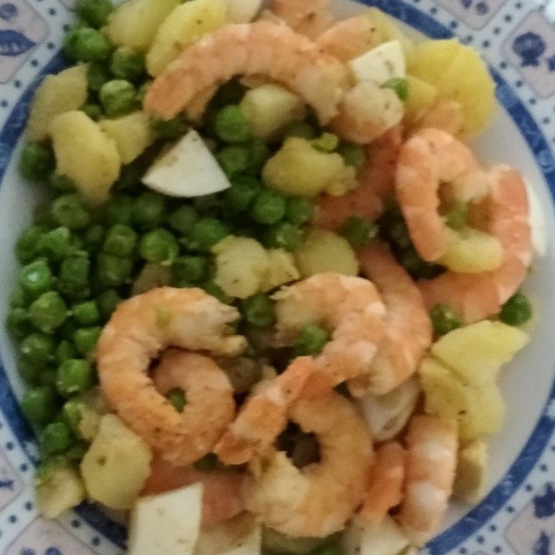 Guisantes con langostinos y huevo Guisantes con langostinos y huevo