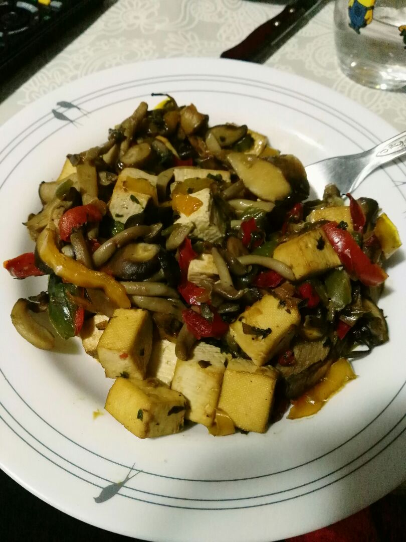 Tofu con mix de setas Tofu con mix de setas