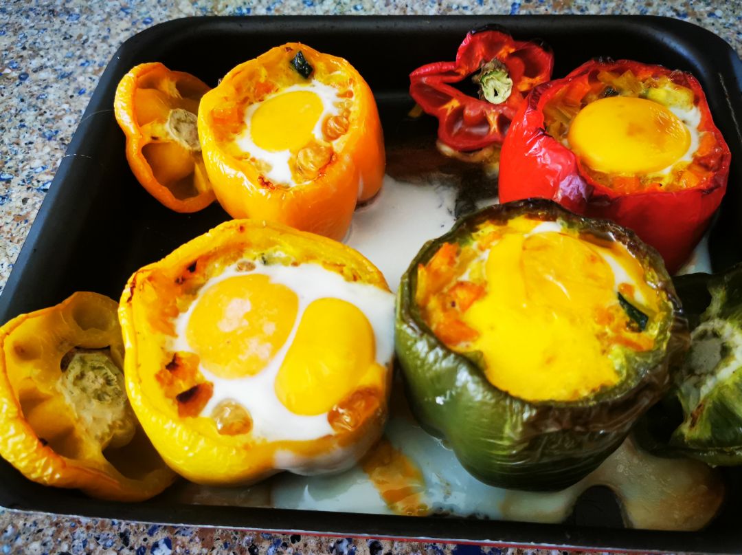 Pimientos  rellenos🌶️( verduritas🥒  +  huevo 🍳)