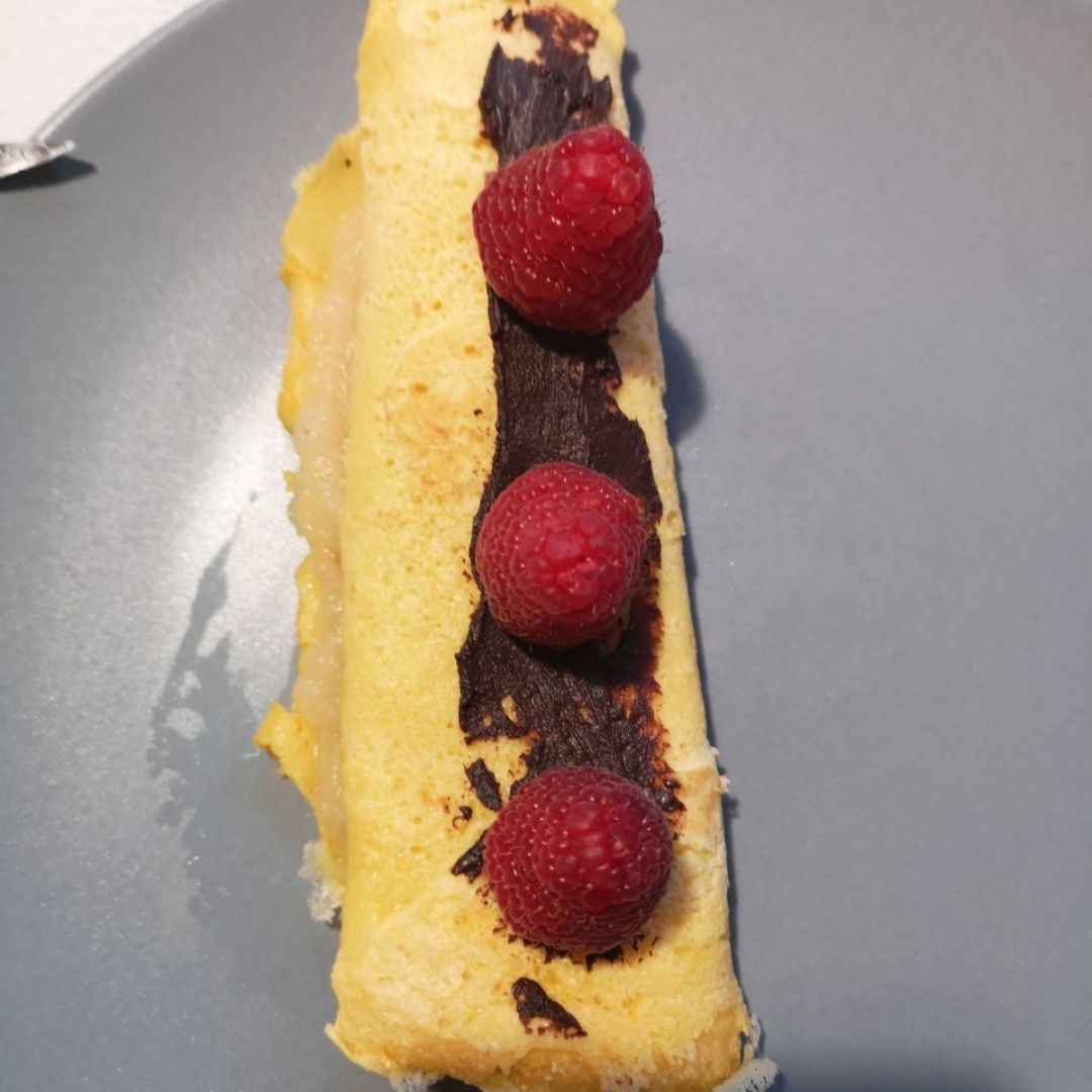 Creps de harina de garbanzos relleno de compota de manzana Creps de harina de garbanzos relleno de compota de manzana