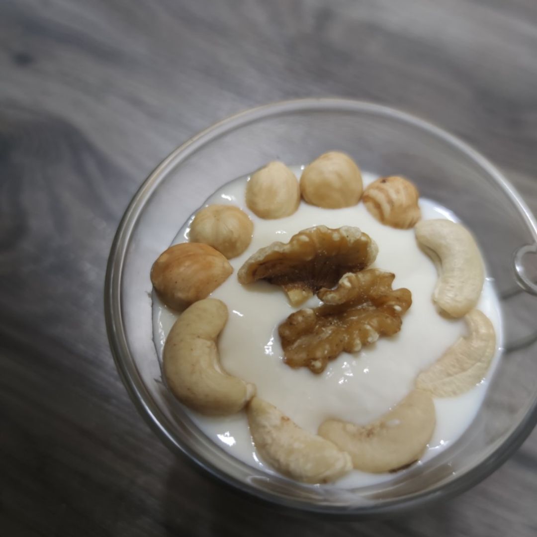 Yogur de coco con frutos secos