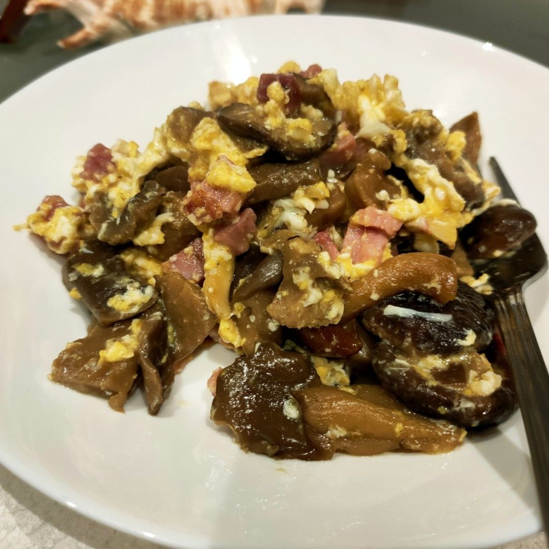 Salteado de setas con jamón Salteado de setas con jamón