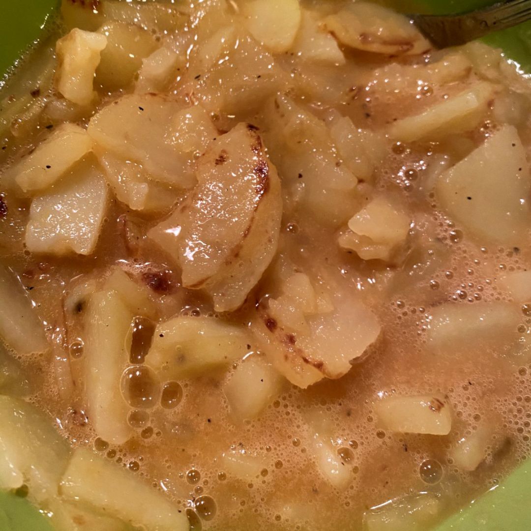 Tortilla de patata con cebolla caramelizada y queso manchego trufadoStep 0