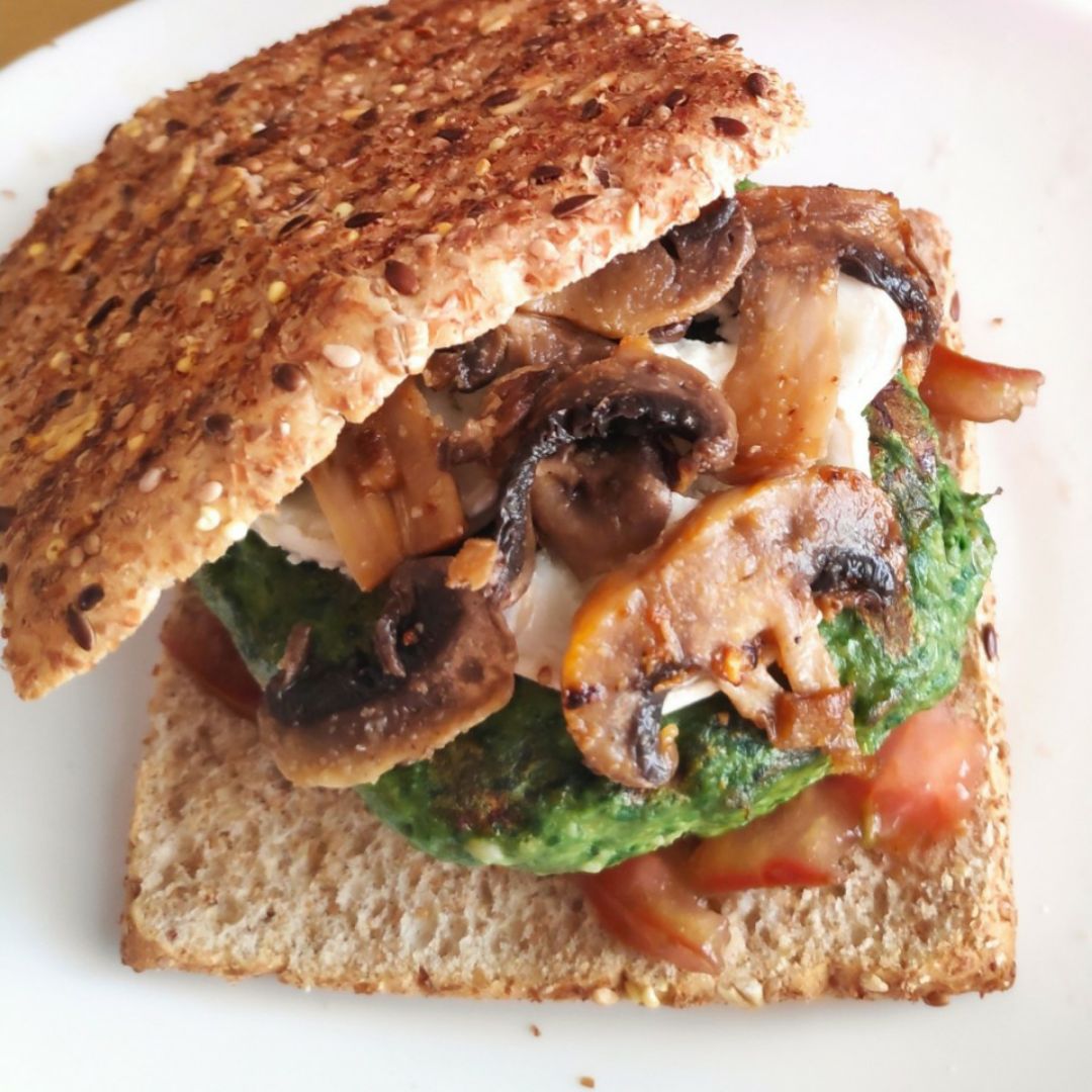 Hamburguesa de pavo🦃 con espinacas🥬. Hamburguesa de pavo🦃 con espinacas🥬.