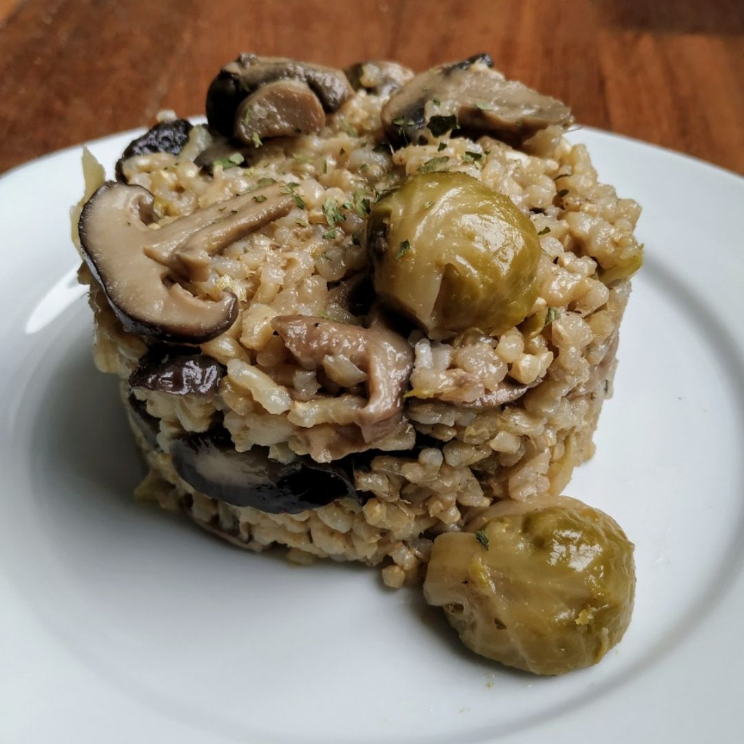 Risotto integral de setas y coles de Bruselas 🥰