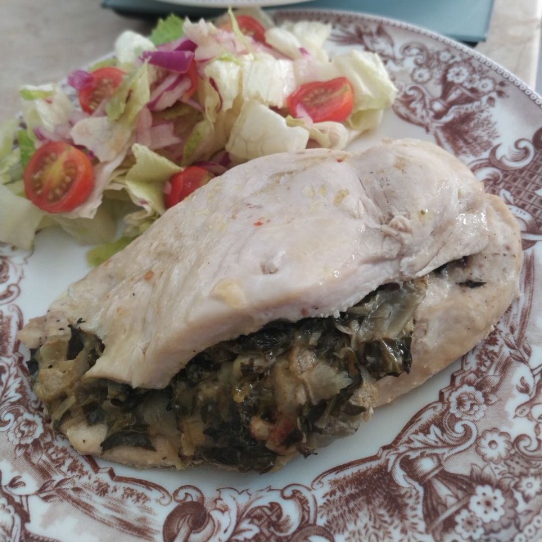 PECHUGA rellena de ESPINACAS y ALCACHOFAS PECHUGA rellena de ESPINACAS y ALCACHOFAS
