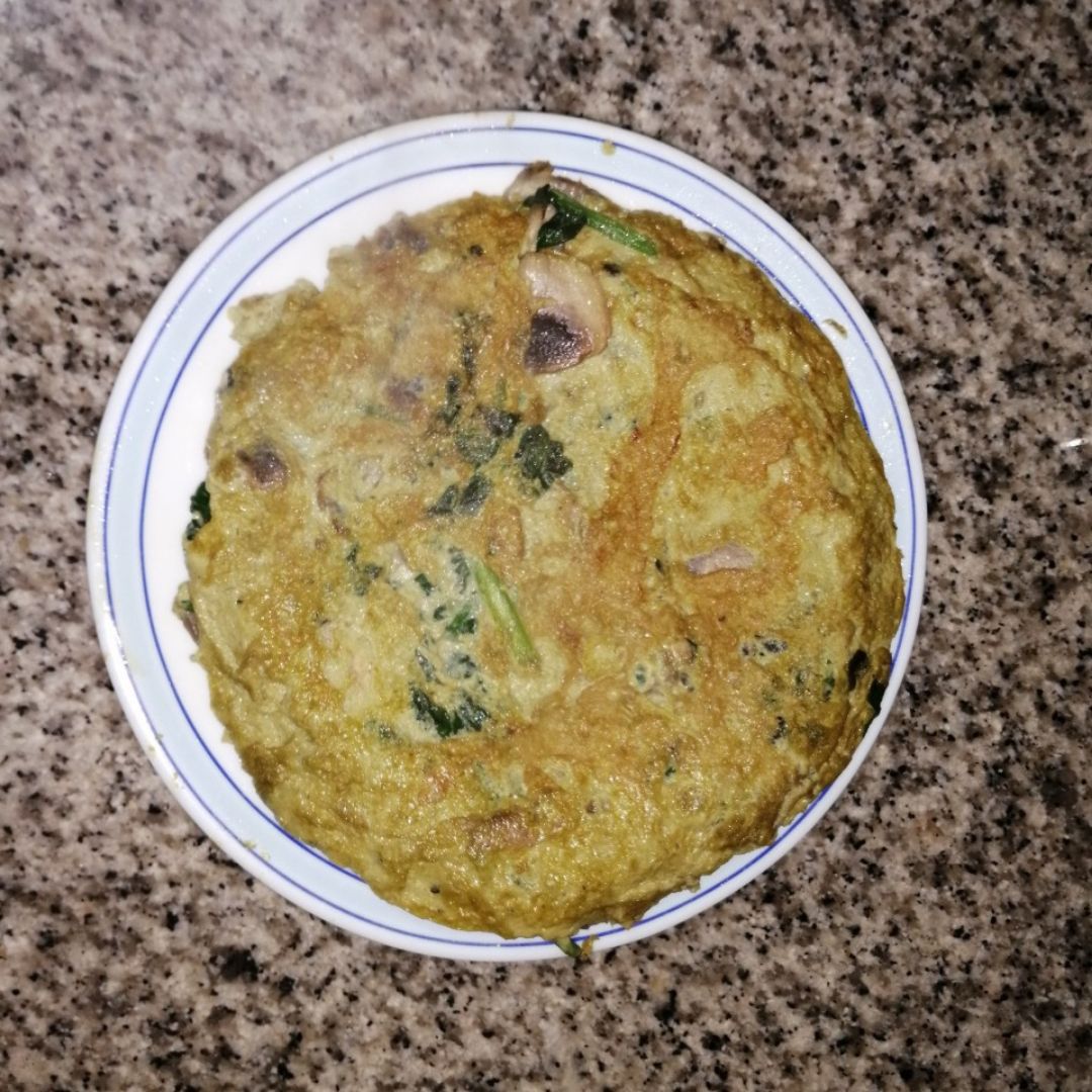 Tortilla de espinacas y champiñones Tortilla de espinacas y champiñones