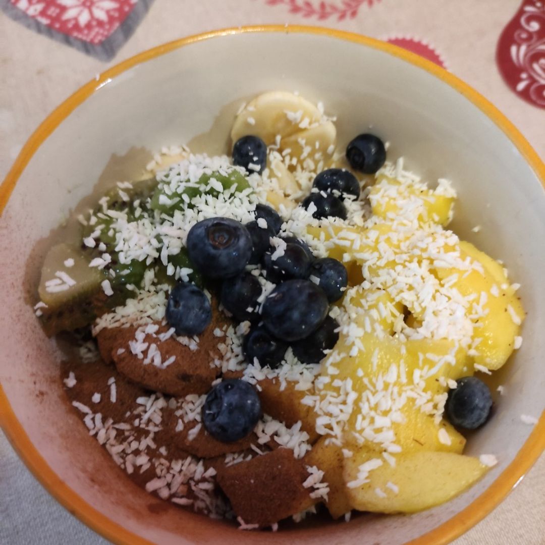 Bowl de frutas coco y canela