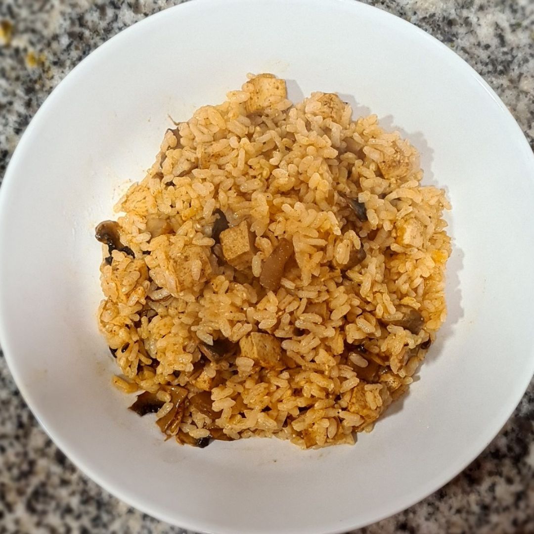 Arroz con tofu y champiñones. 🍄 Arroz con tofu y champiñones. 🍄