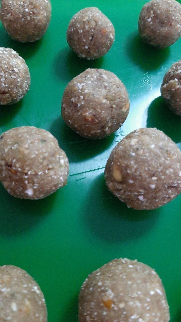 Bombones de pistachos y almendras con un toque de naranja Paso 2 Bombones de pistachos y almendras con un toque de naranja Paso 2