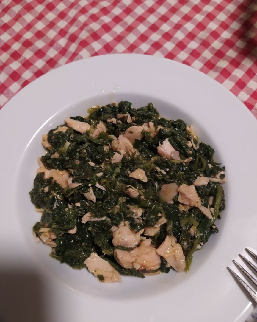 Espinacas salteadas con salmón fresco. Paso 4 Espinacas salteadas con salmón fresco. Paso 4