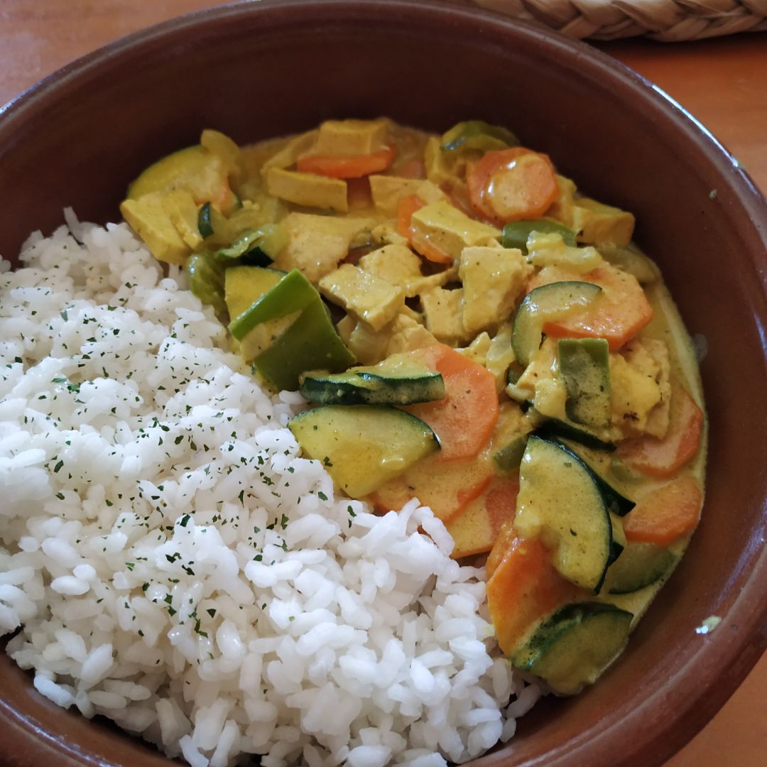 Curry con tofu y verduras Curry con tofu y verduras