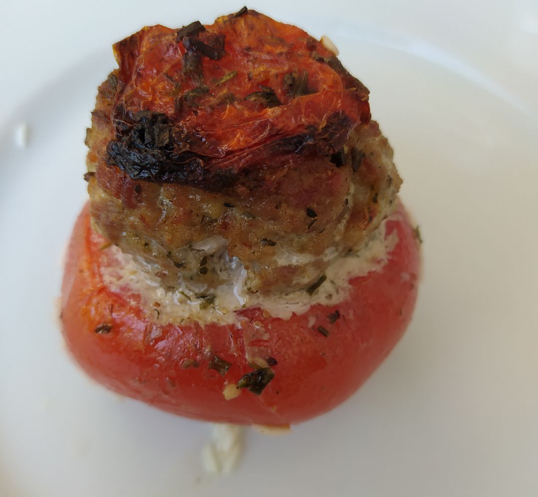 Tomate asado con carne picada Tomate asado con carne picada