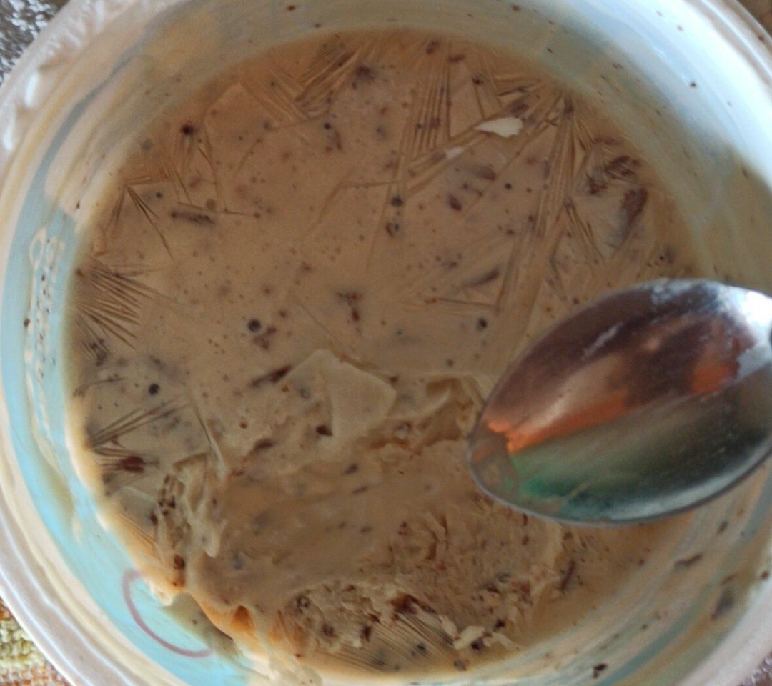 Helado de vainilla con chocolate