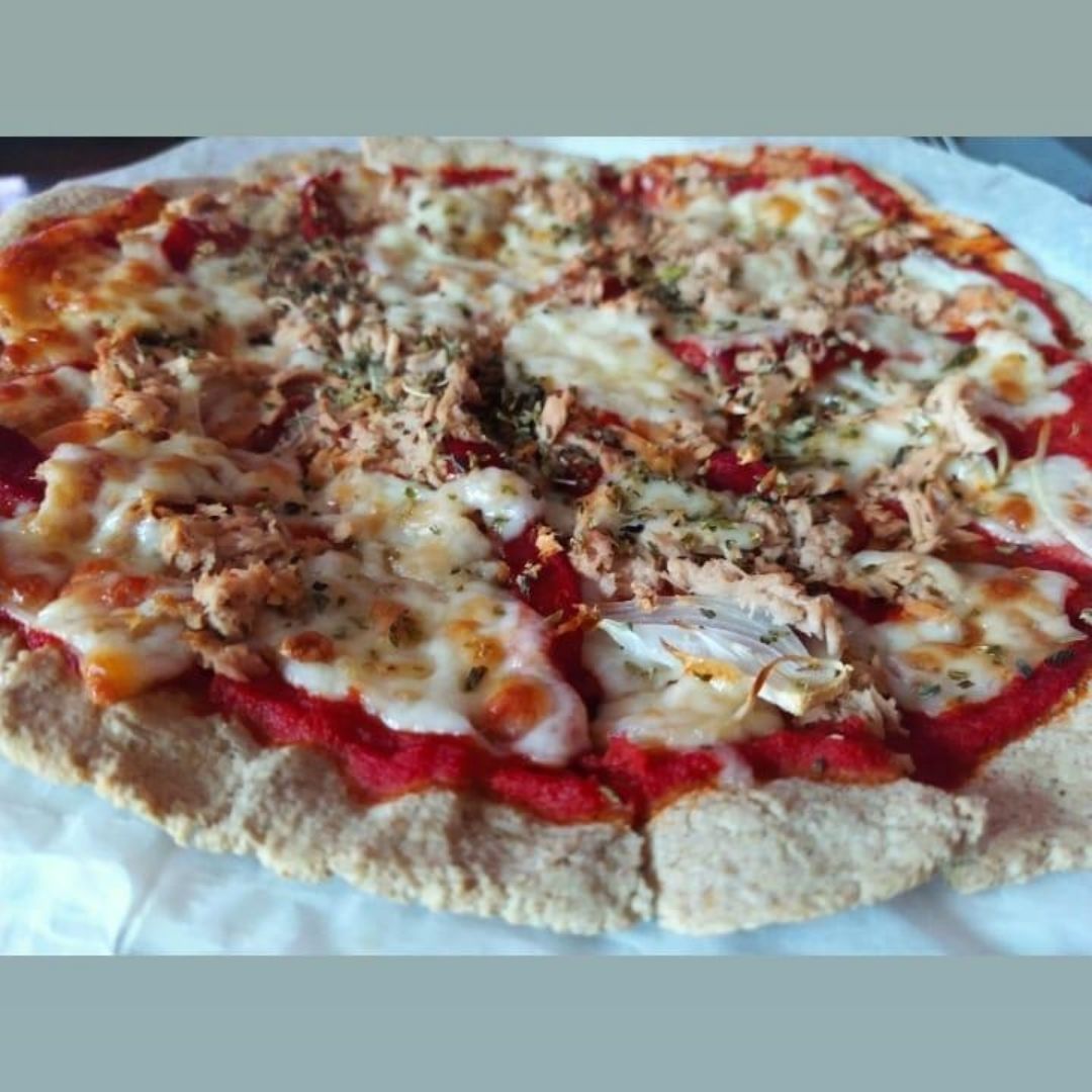 Pizza con masa de avena. Pizza con masa de avena.