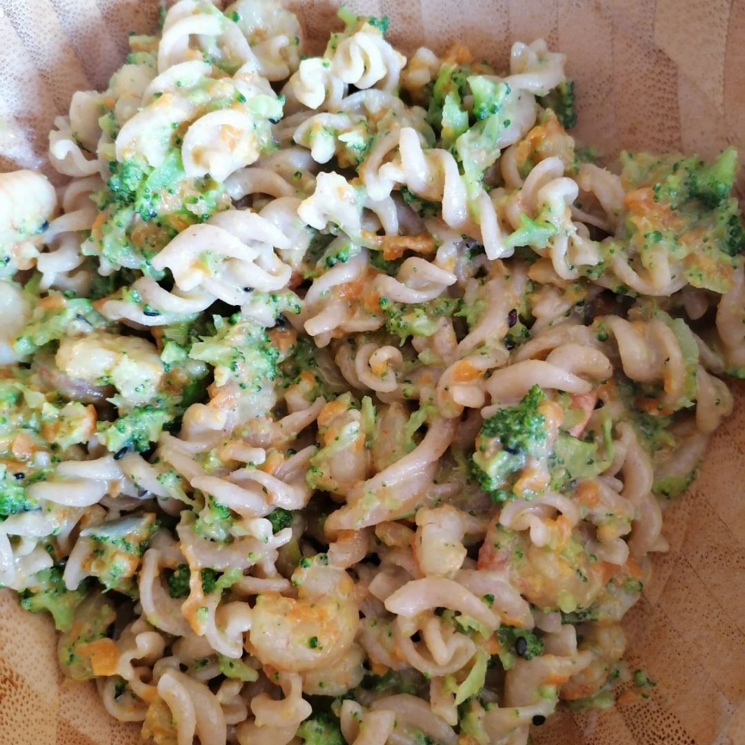 Pasta con brocoli y gambas Pasta con brocoli y gambas