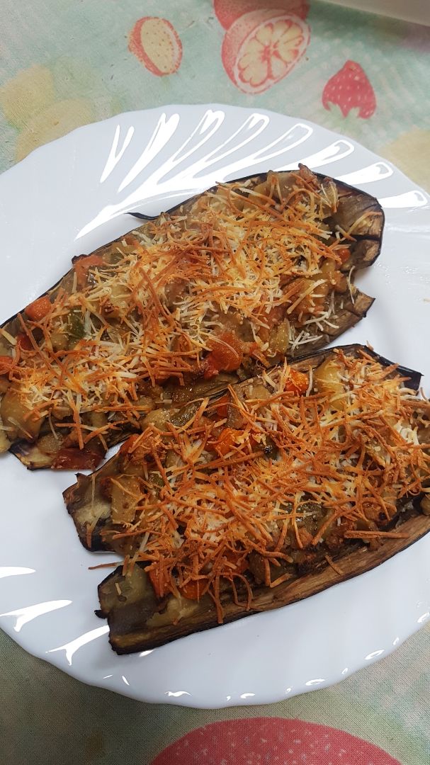 Berenjenas gratinadas rellenas de verdura y soja texturizada Berenjenas gratinadas rellenas de verdura y soja texturizada