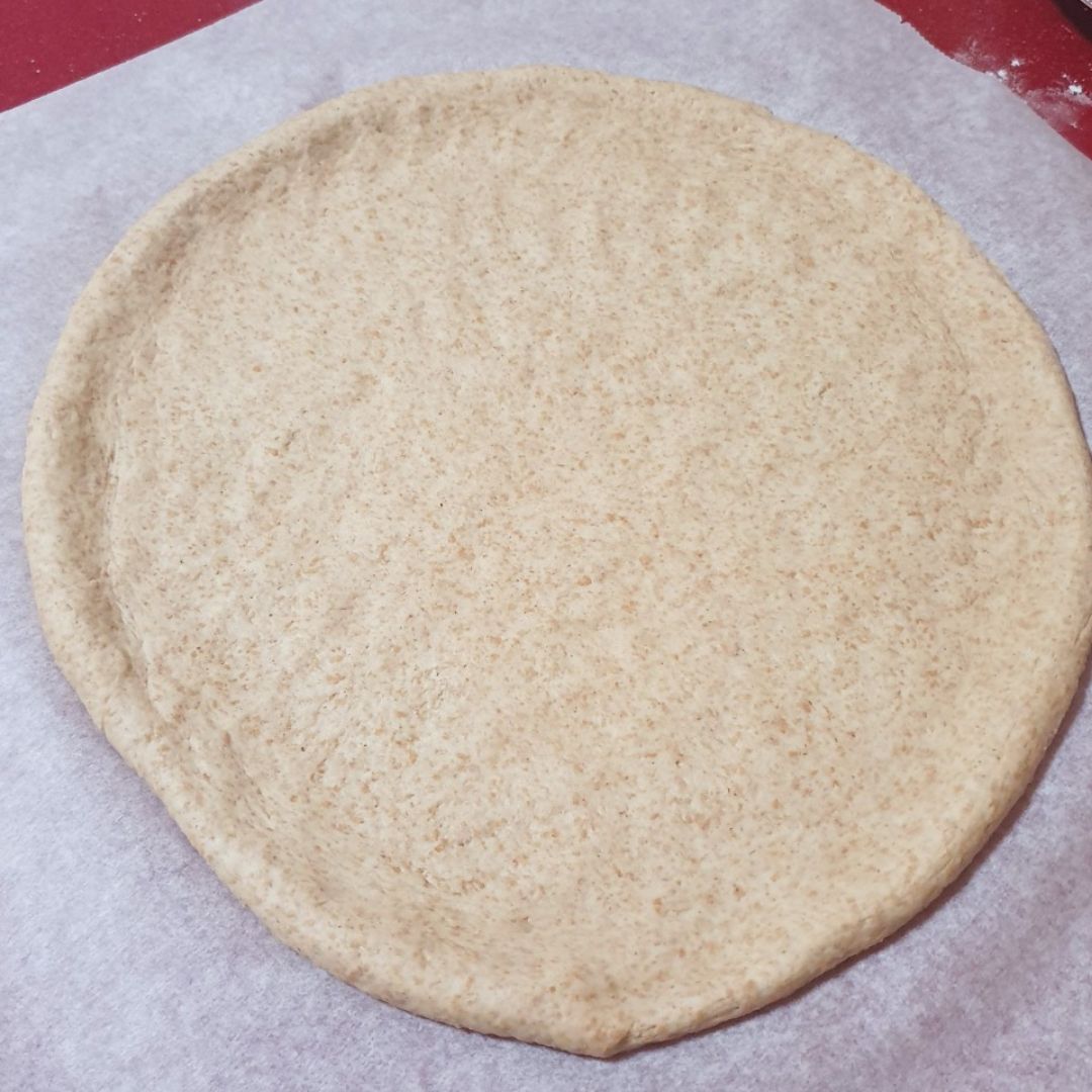 Masa de pizza de harina integral de espelta. Masa de pizza de harina integral de espelta.