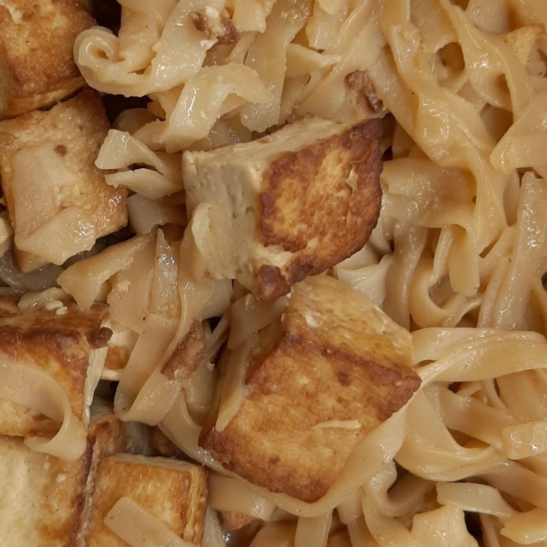 Noodles con tofu 