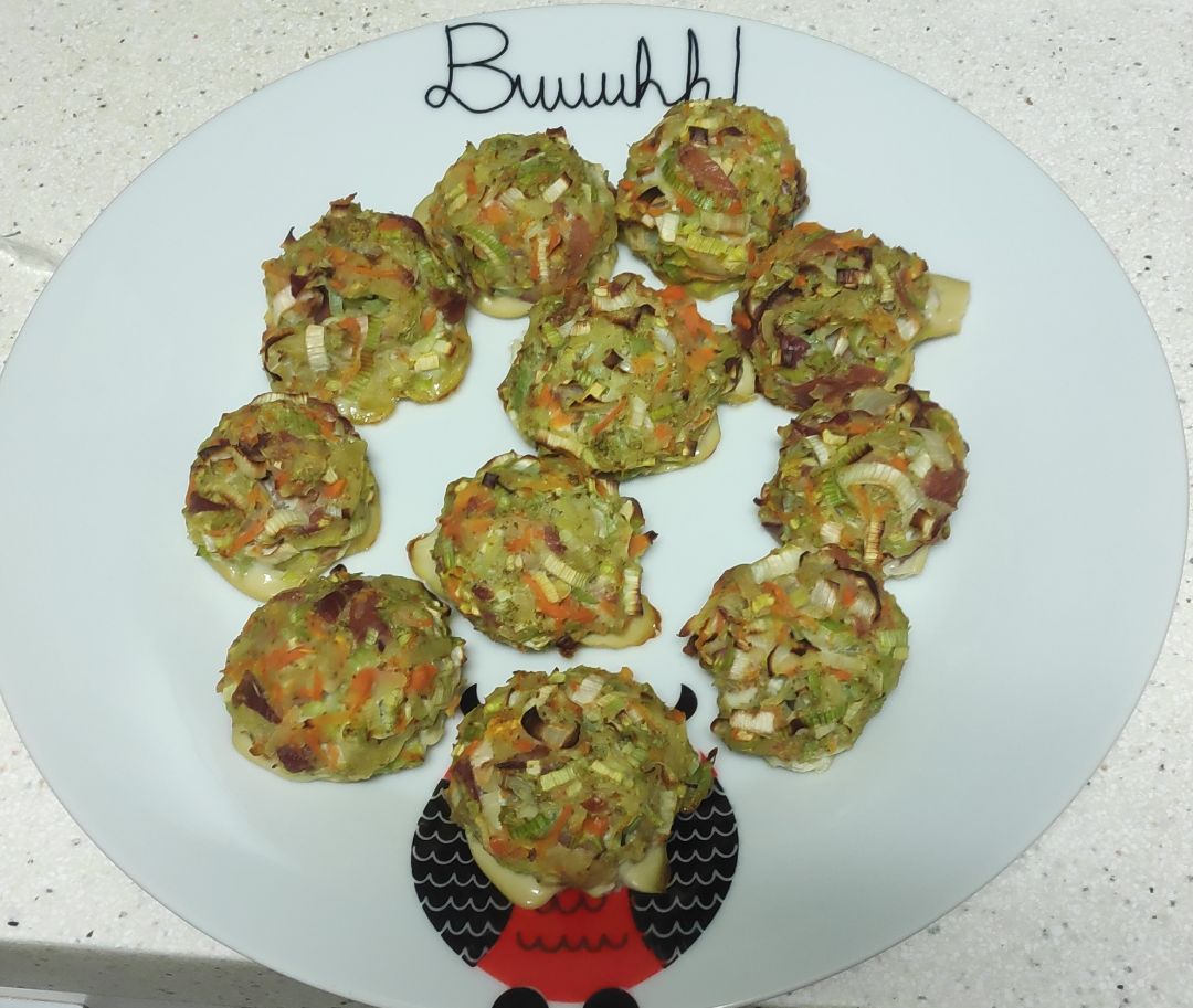 Bolitas de brócoli, patata, zanahoria y jamón.