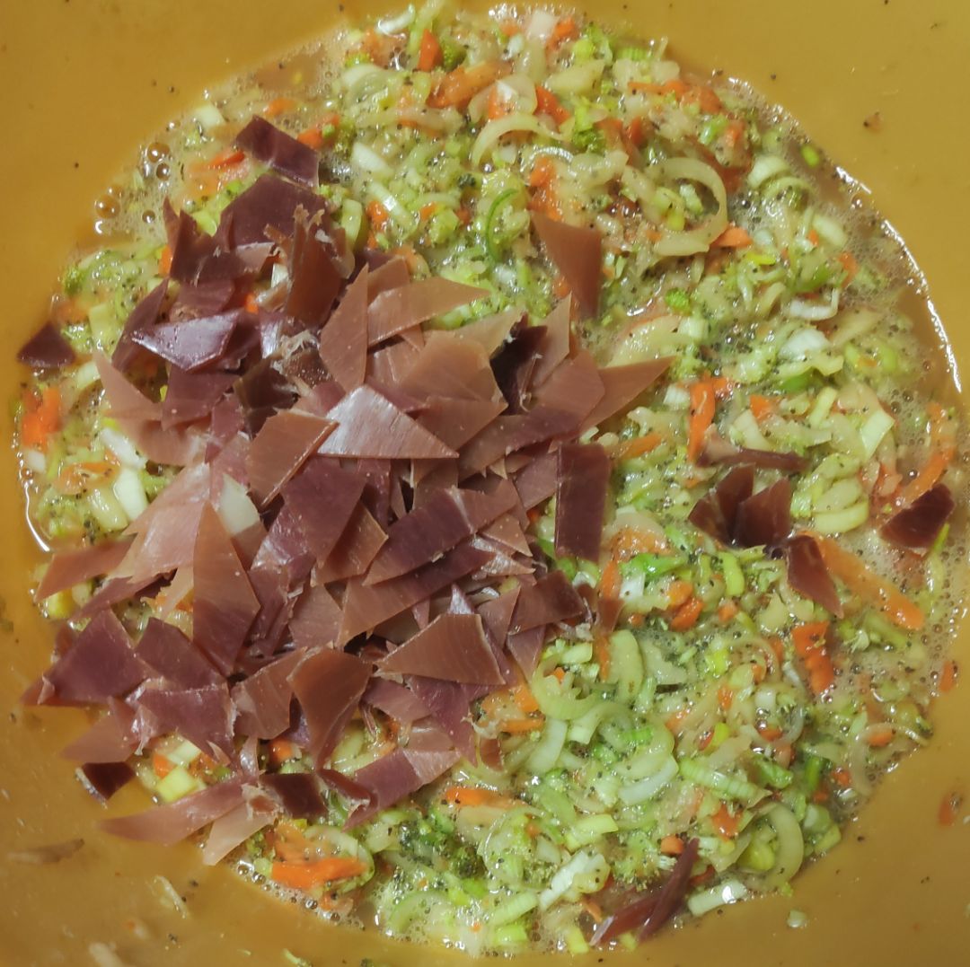 Bolitas de brócoli, patata, zanahoria y jamón. Paso 2