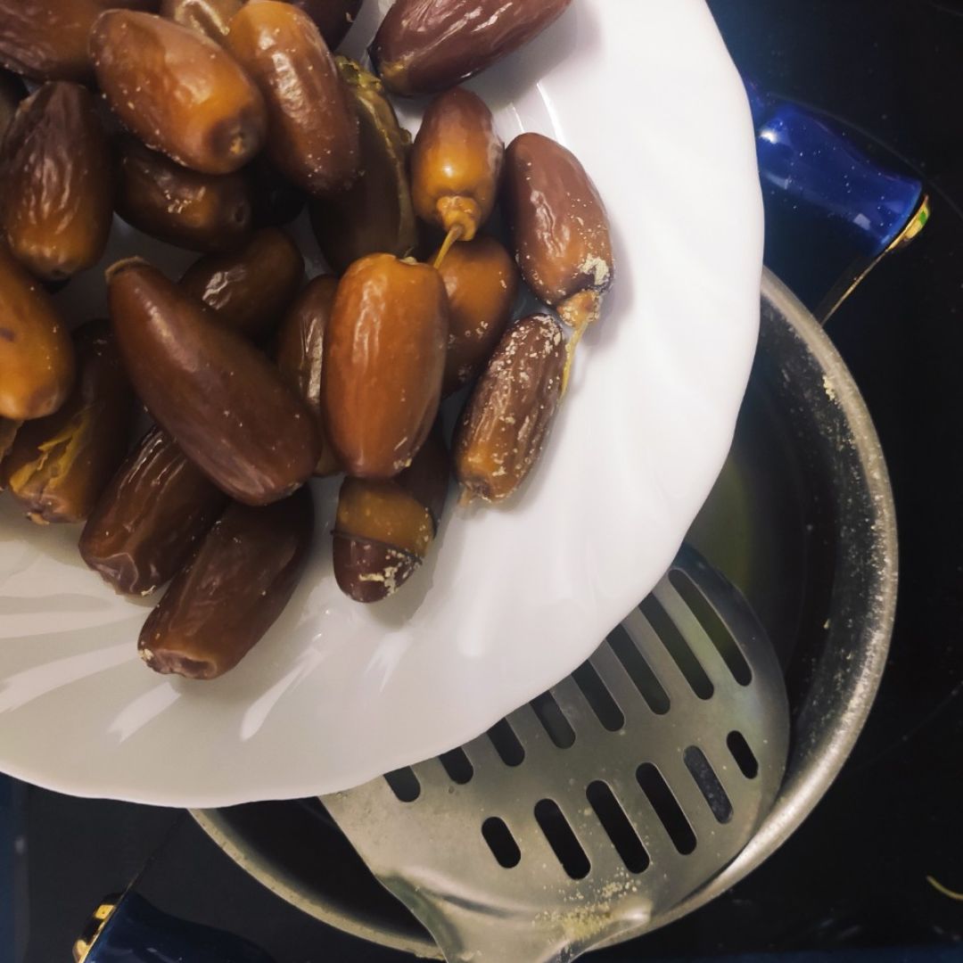 Crema de dátiles, avellanas y cacao Paso 1 Crema de dátiles, avellanas y cacao Paso 1