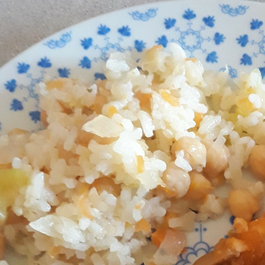 Arroz con verduras y garbanzos Arroz con verduras y garbanzos