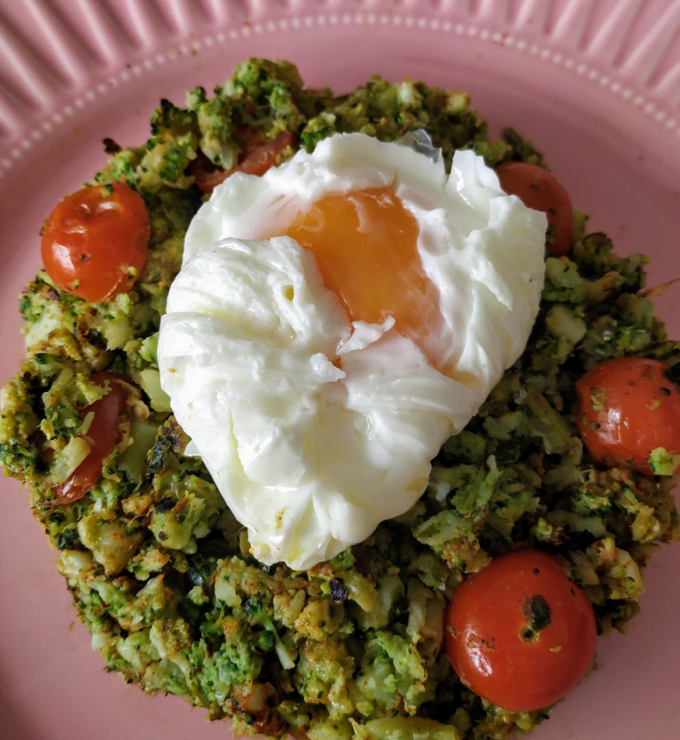 Arroz de brócoli con huevo poché Arroz de brócoli con huevo poché