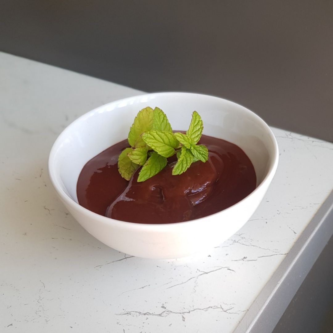 Natillas con caquis + cacao polvo.