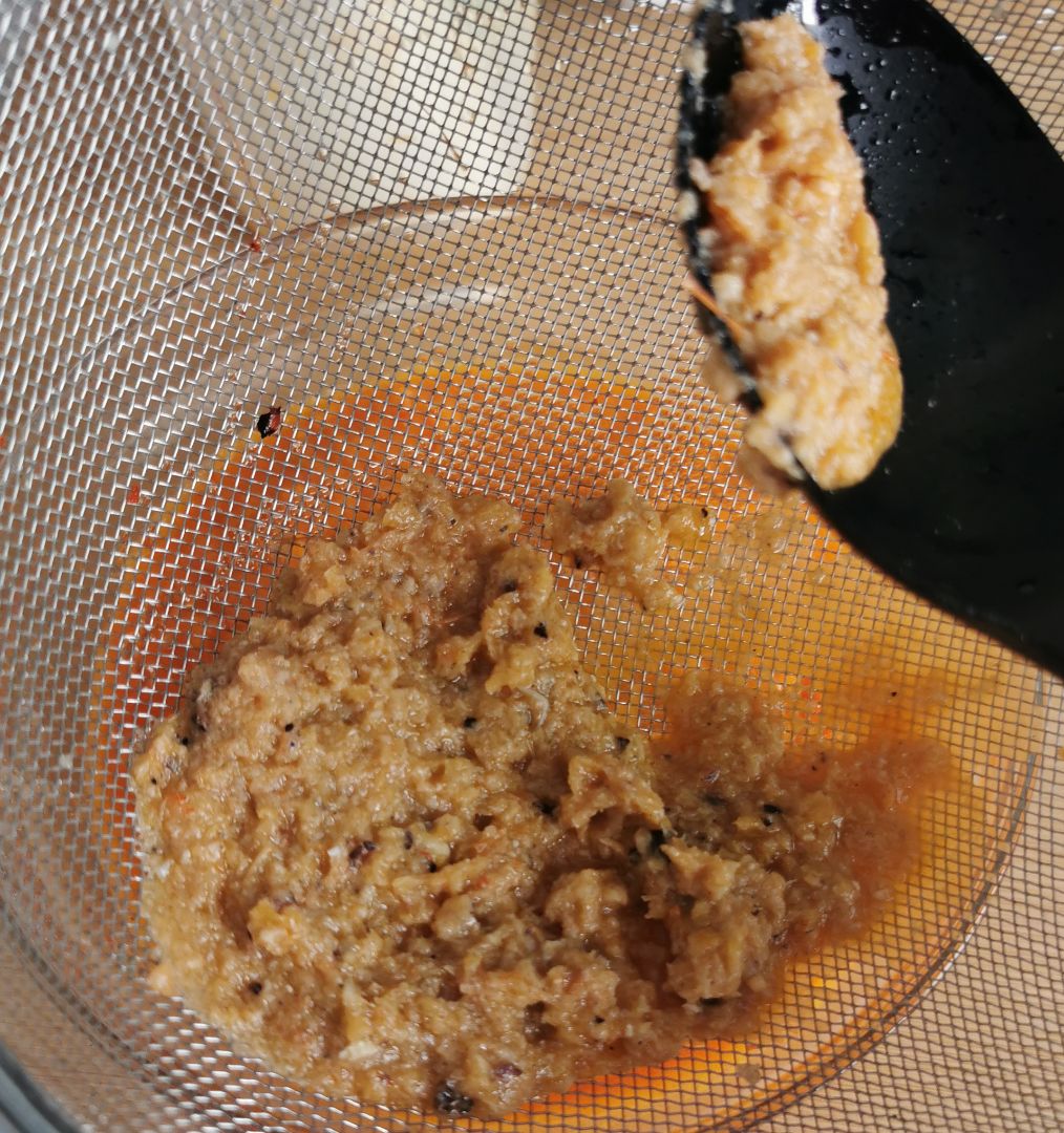 Albondigas de quinoa, atún y langostinos con salsa de pimientos del piquillo. Paso 1 Albondigas de quinoa, atún y langostinos con salsa de pimientos del piquillo. Paso 1