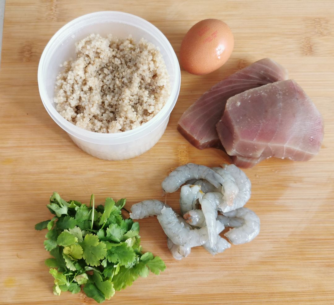 Albondigas de quinoa, atún y langostinos con salsa de pimientos del piquillo. Paso 3 Albondigas de quinoa, atún y langostinos con salsa de pimientos del piquillo. Paso 3