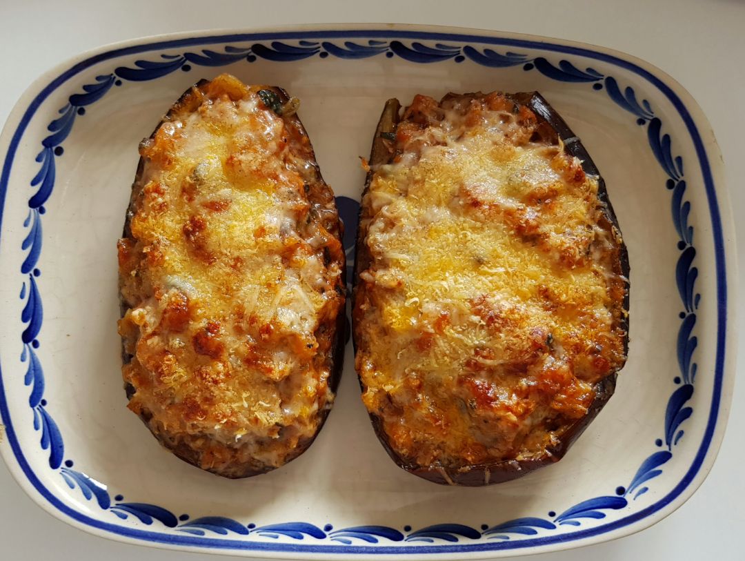 Berenjena rellena de carne y verduras Berenjena rellena de carne y verduras