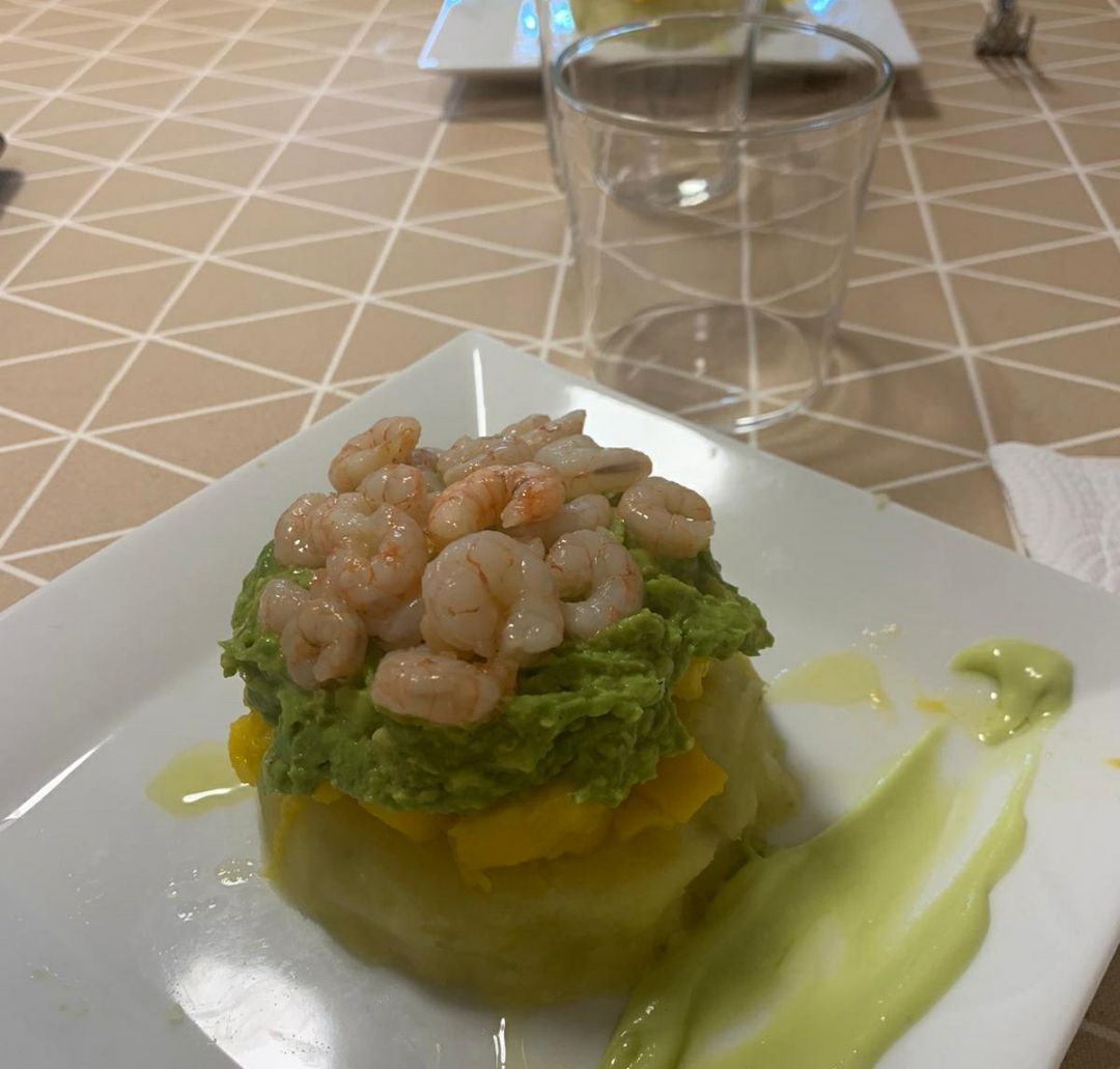Tartar de gamba con aguacate, mango y patata Tartar de gamba con aguacate, mango y patata