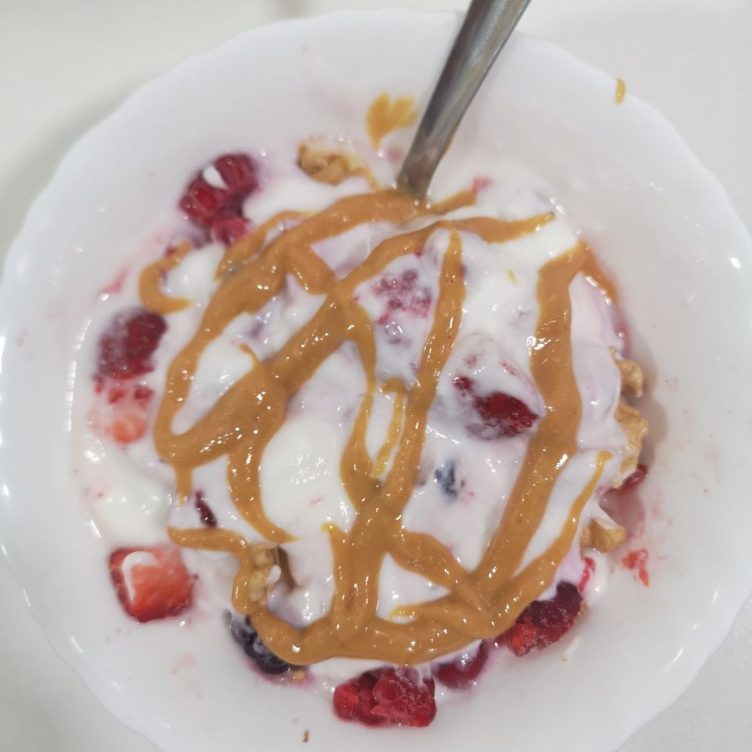 Yogur + frutos rojos + nueces + cc Yogur + frutos rojos + nueces + cc
