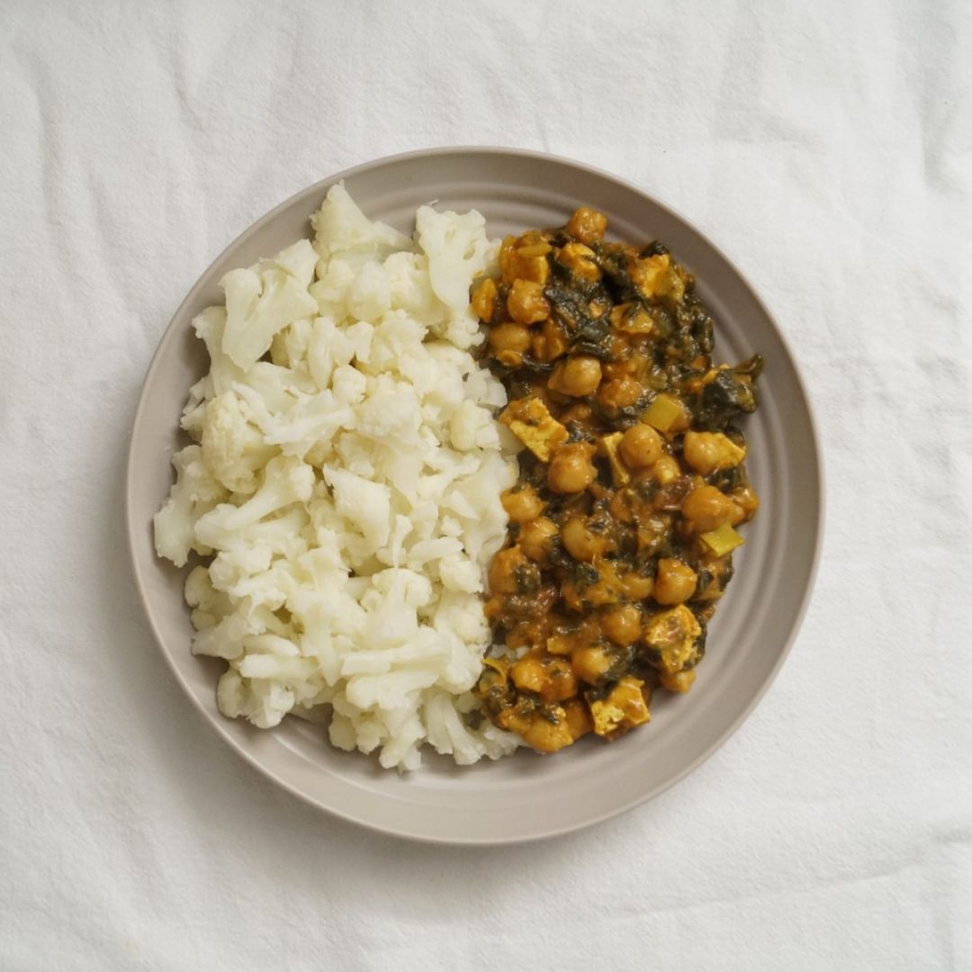 CURRY DE GARBANZOS Y TOFU CON ESPINACAS CURRY DE GARBANZOS Y TOFU CON ESPINACAS