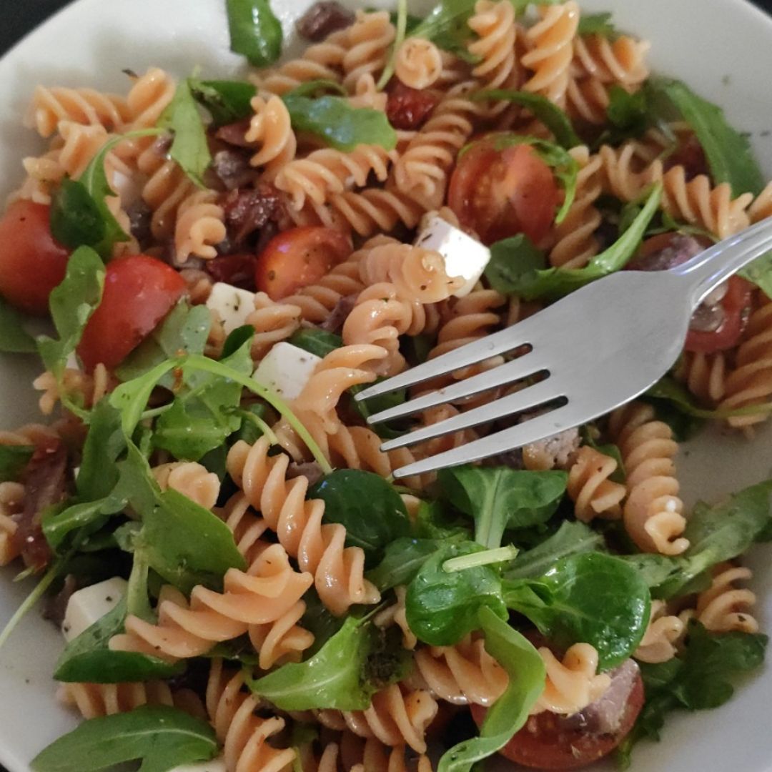 Ensalada de fusili de lenteja roja Ensalada de fusili de lenteja roja