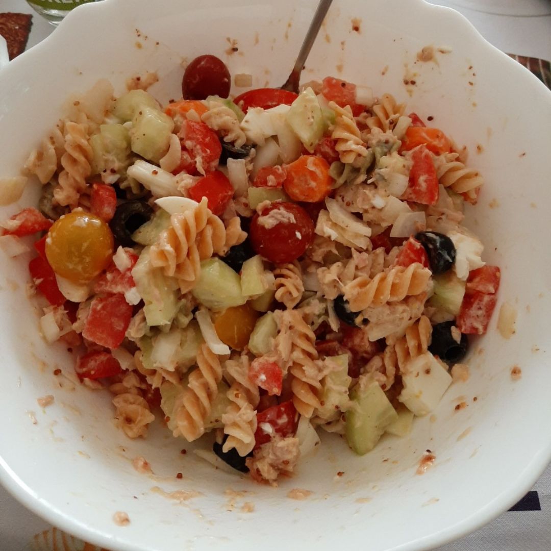 Ensalada de pasta con salsa de mostaza Ensalada de pasta con salsa de mostaza