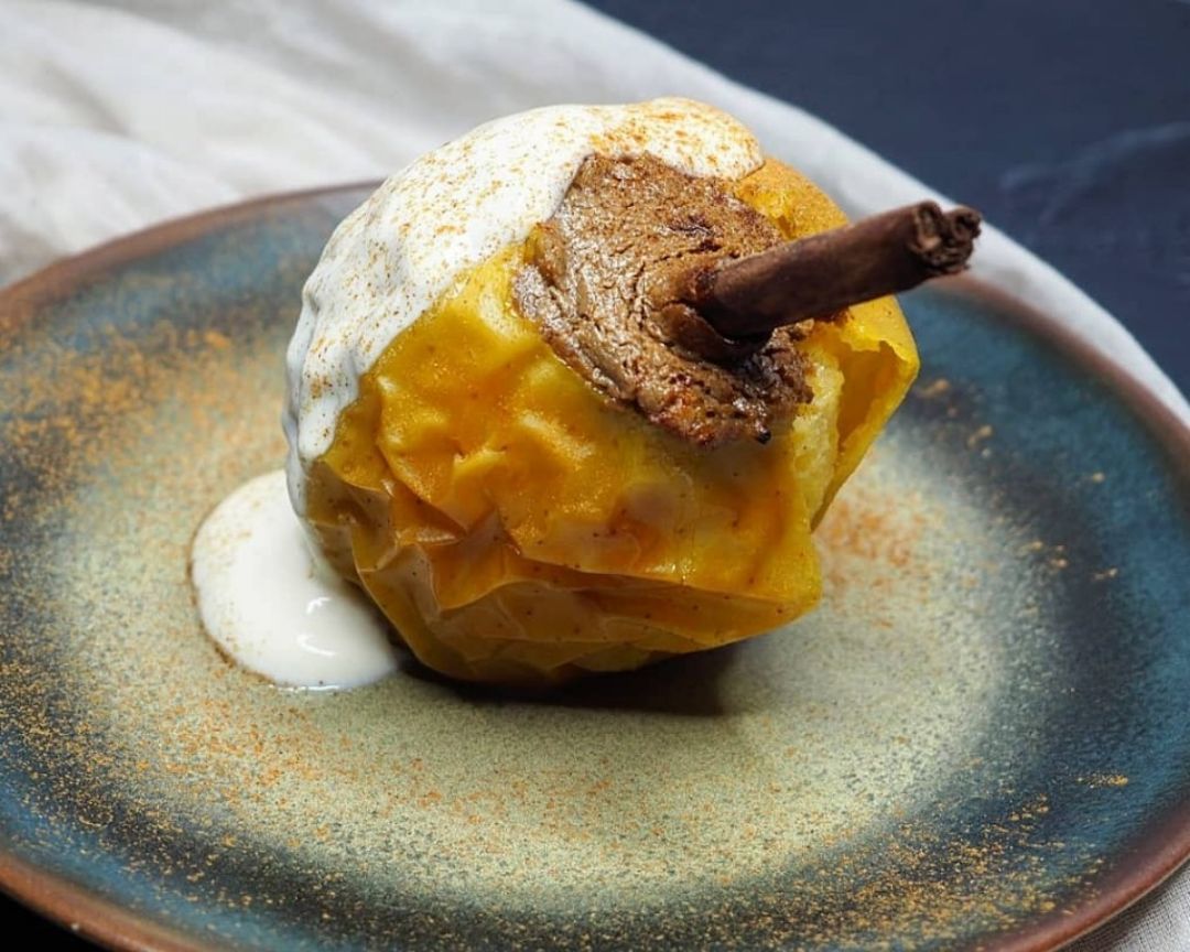 MANZANA ASADA CON TAHINI MANZANA ASADA CON TAHINI