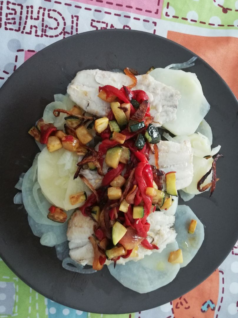 Bacaladitos con patatas al vapor y verduras Bacaladitos con patatas al vapor y verduras