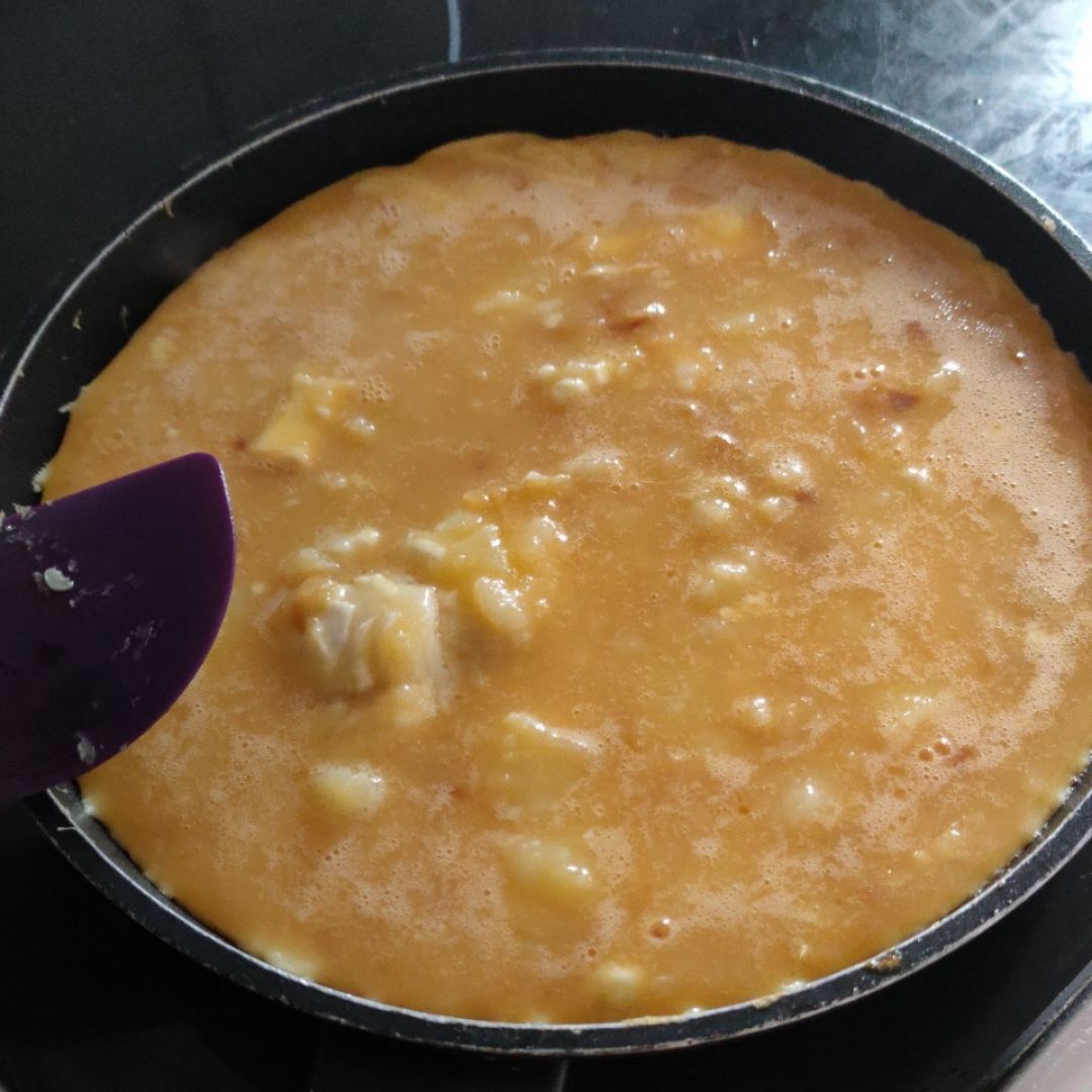 Tortilla de cebolla caramelizada y queso de cabra 馃檴馃構 Paso 2 Tortilla de cebolla caramelizada y queso de cabra 馃檴馃構 Paso 2