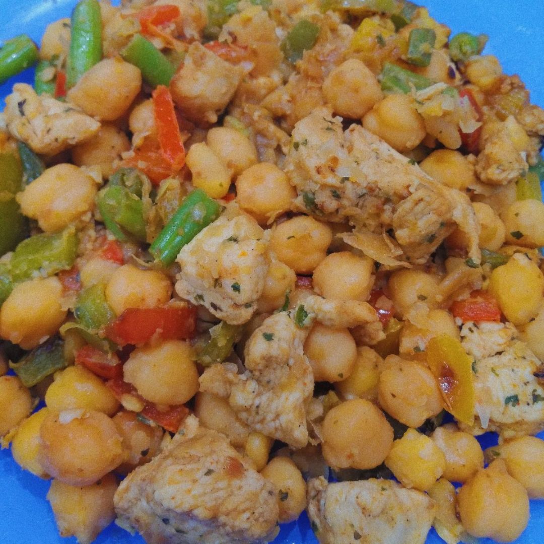 Garbanzos salteados con verduras y pollo marinado 🍛 Garbanzos salteados con verduras y pollo marinado 🍛