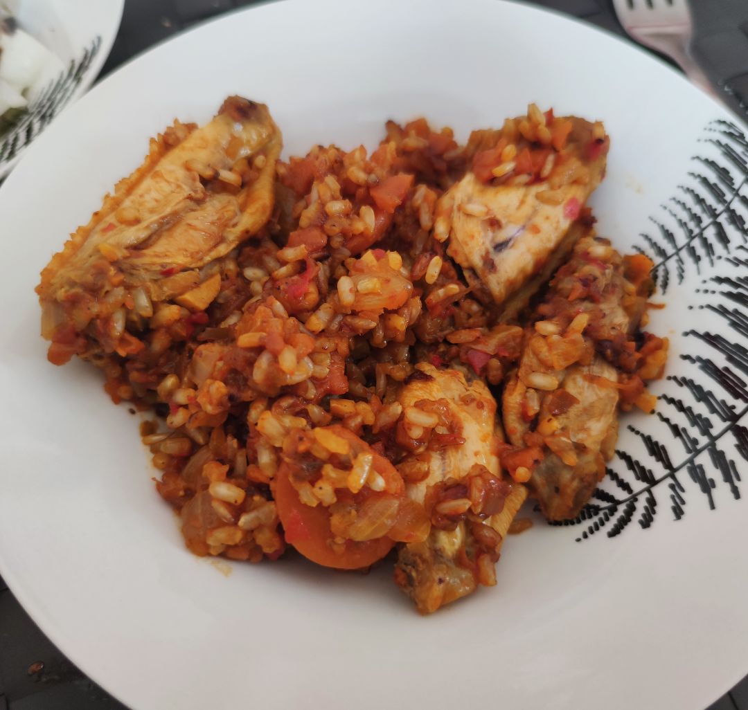 Arroz con pollo y verduras Arroz con pollo y verduras