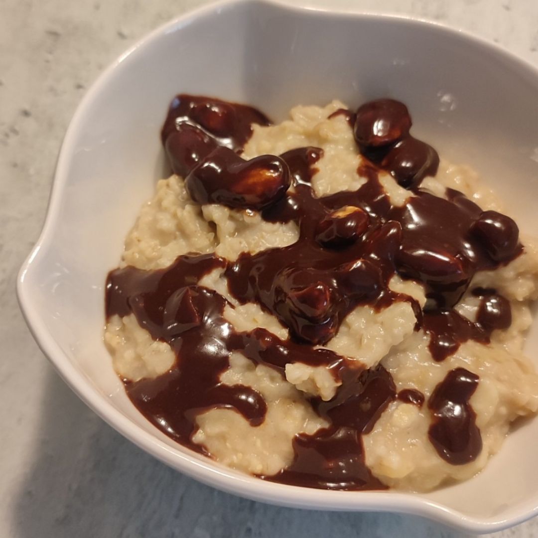 Porridge de avena con plátano y chocolate Porridge de avena con plátano y chocolate