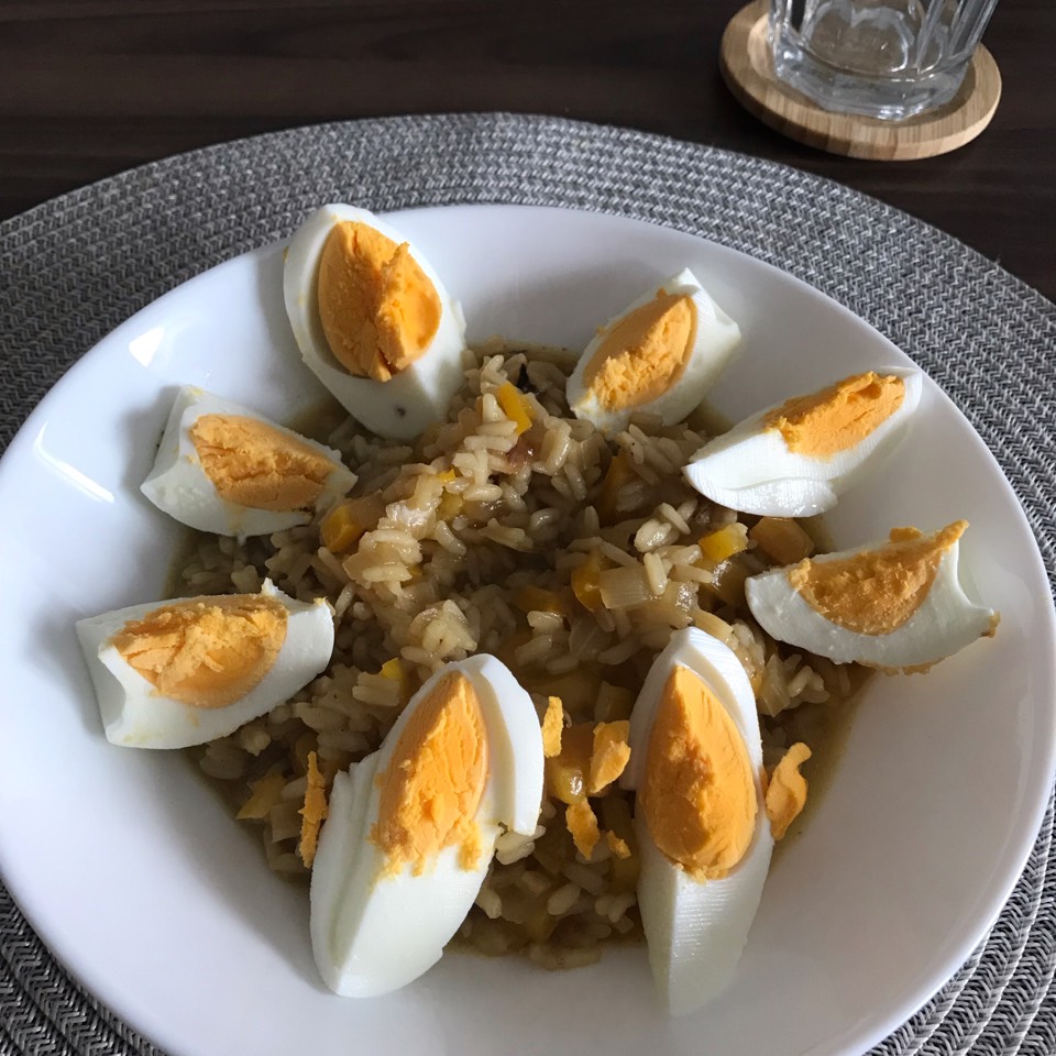 Arroz con huevos cocidos Arroz con huevos cocidos