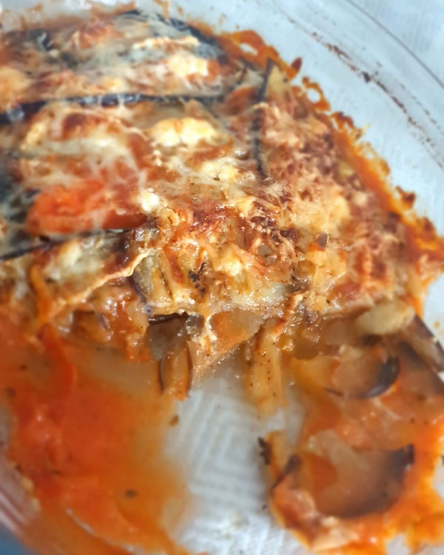 Lasaña de berenjena con queso de cabra. Lasaña de berenjena con queso de cabra.