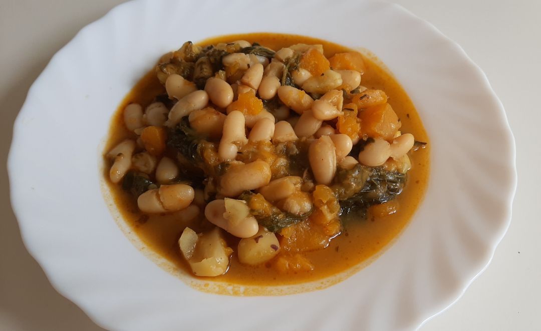 Potaje de habas, castañas, nabizas y calabaza. Potaje de habas, castañas, nabizas y calabaza.